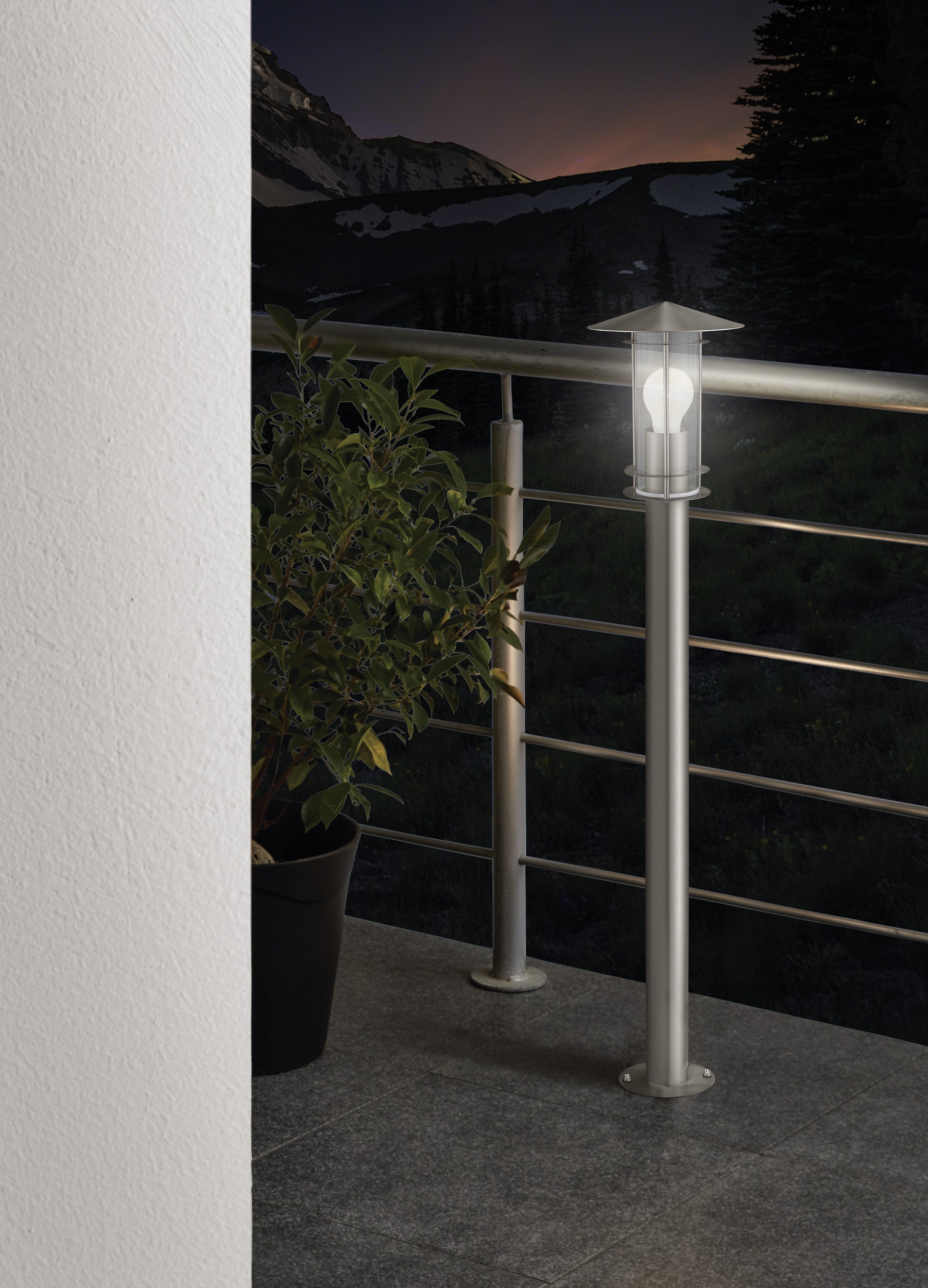 Lisio Stander H1000 - lyser om aftenen - HAGRO