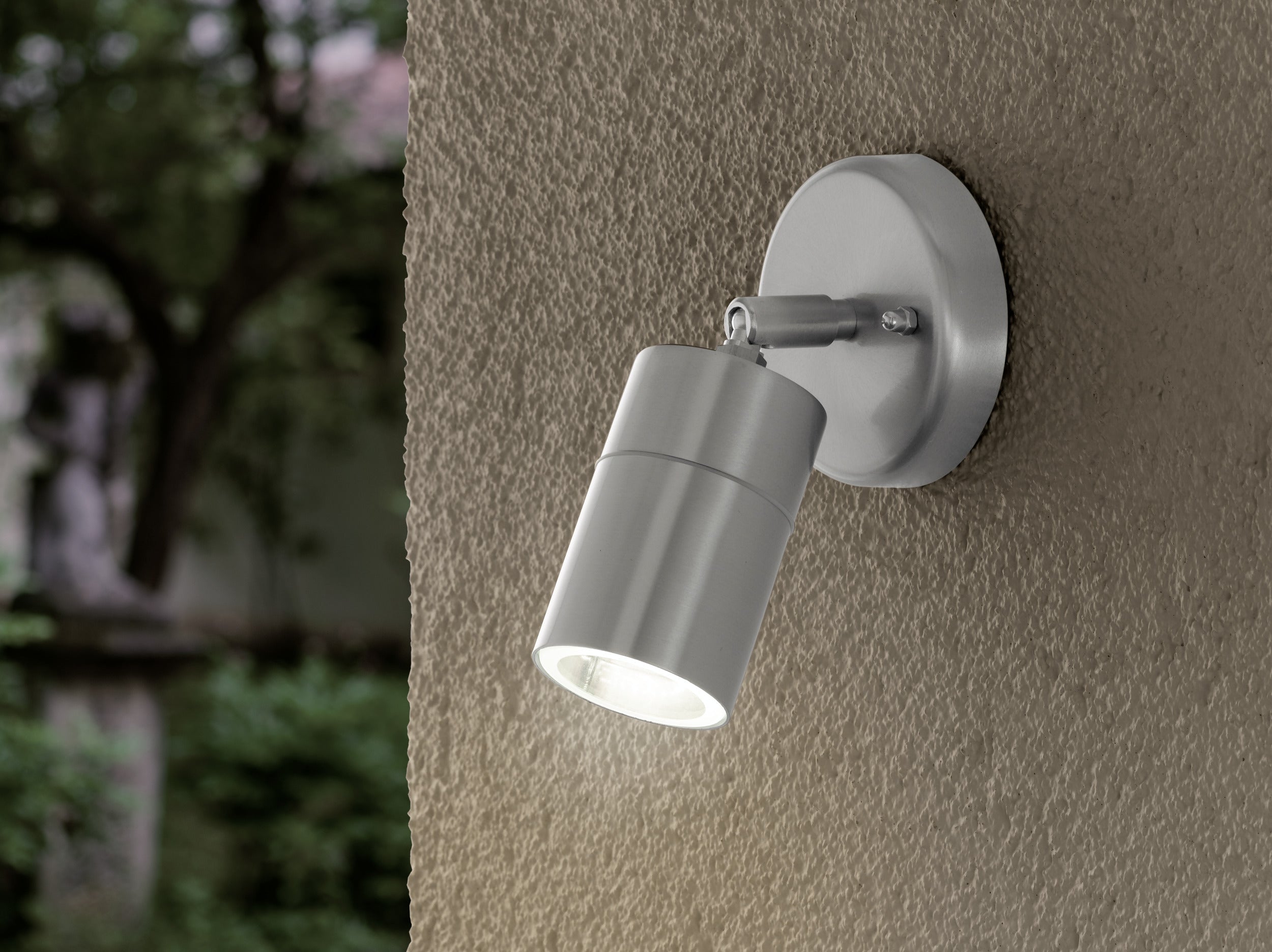 Stockholm 1 Udendørslampe - lyser om aftenen - HAGRO