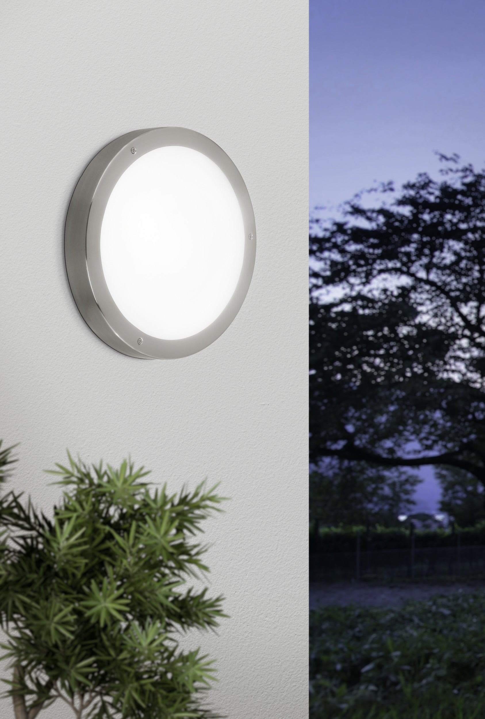 Vento 1 Loftlampe Ø285 - lyser om aftenen - HAGRO