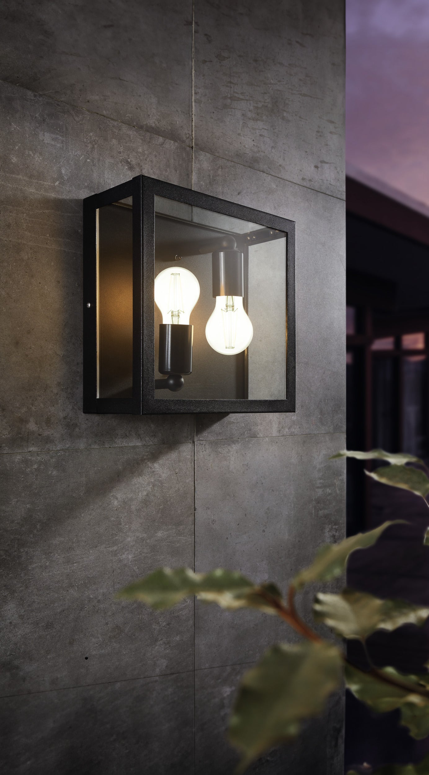 Alamonte 1 Loftlampe - lyser om aftenen - HAGRO